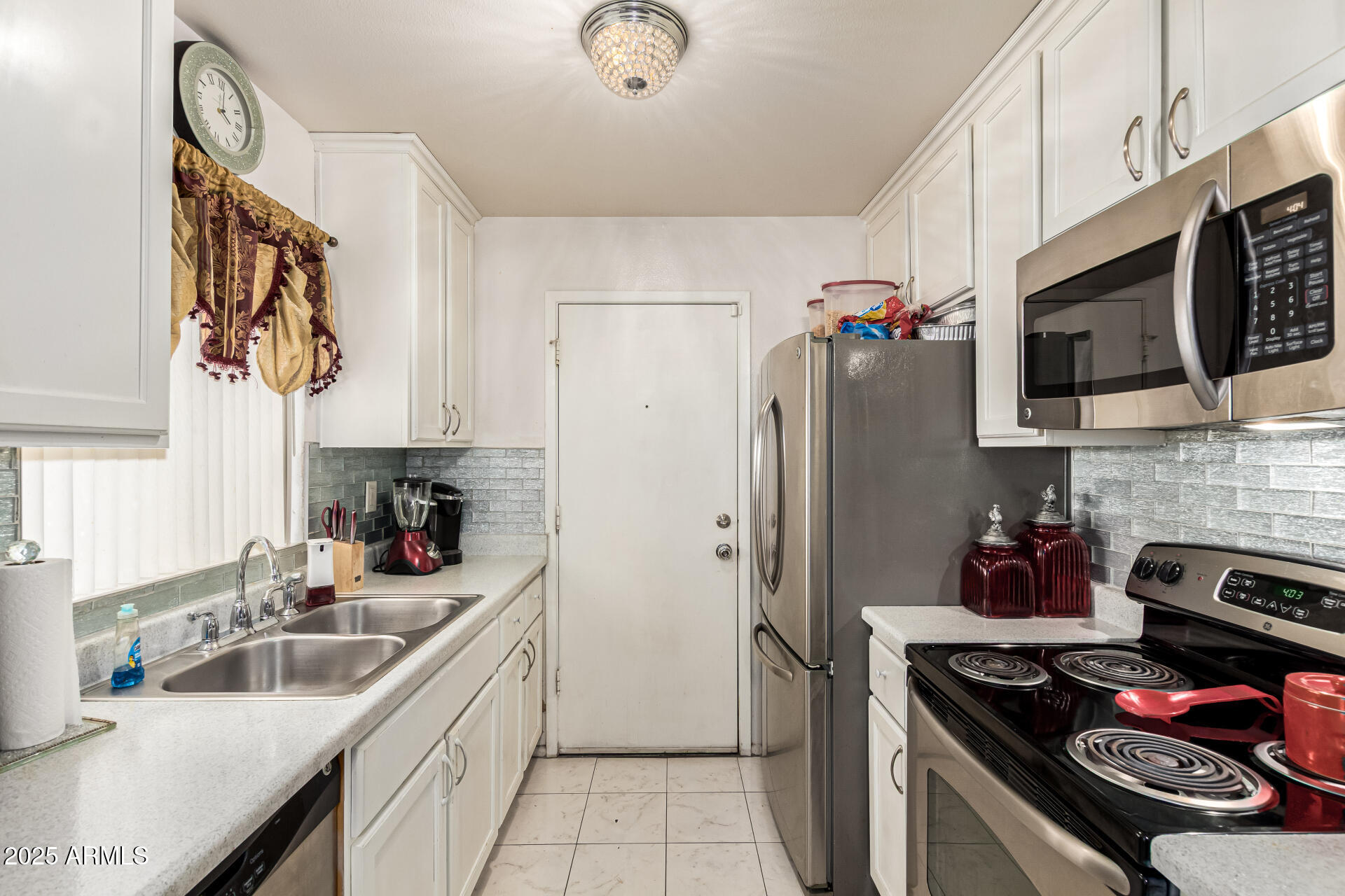 4028 East Carson Road Phoenix, AZ 85042 - Photo 10 of 26 a kitchen with stainless steel appliances granite countertop a sink stove and refrigerator