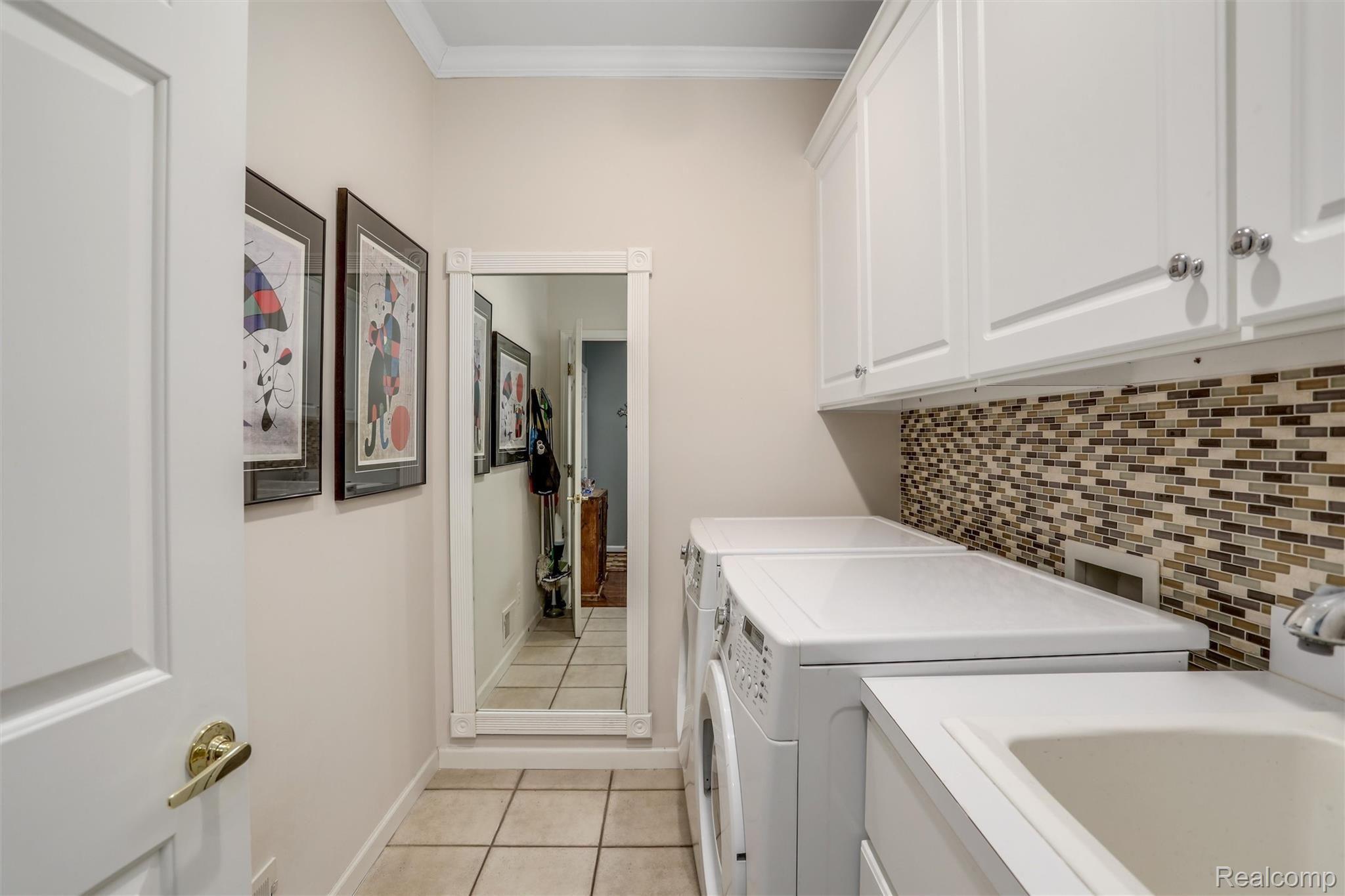2098 Mapleridge Road Rochester, MI 48309 - Photo 17 of 40 First floor laundry off garage entrance
