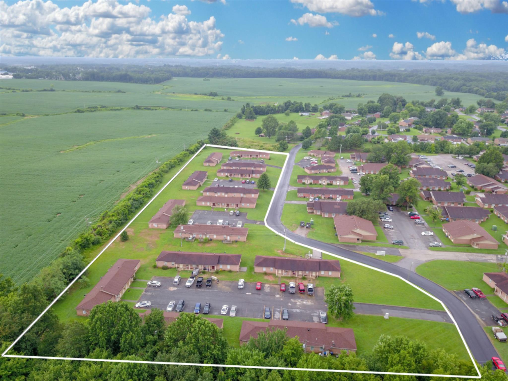 2000 R W Gordon Drive Springfield, TN 37172 - Photo 2 of 21 a view of a city