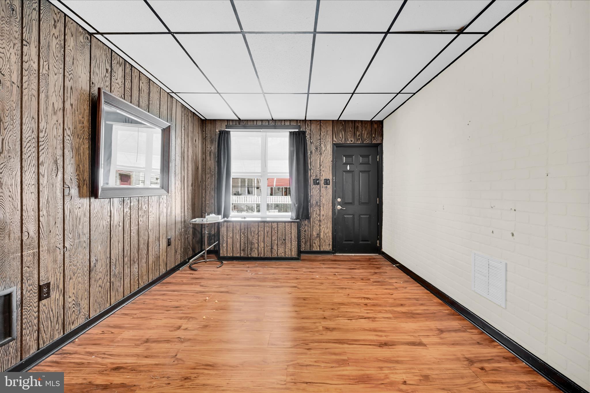 940 Pike Street Reading, PA 19604 - Photo 7 of 29 Foyer