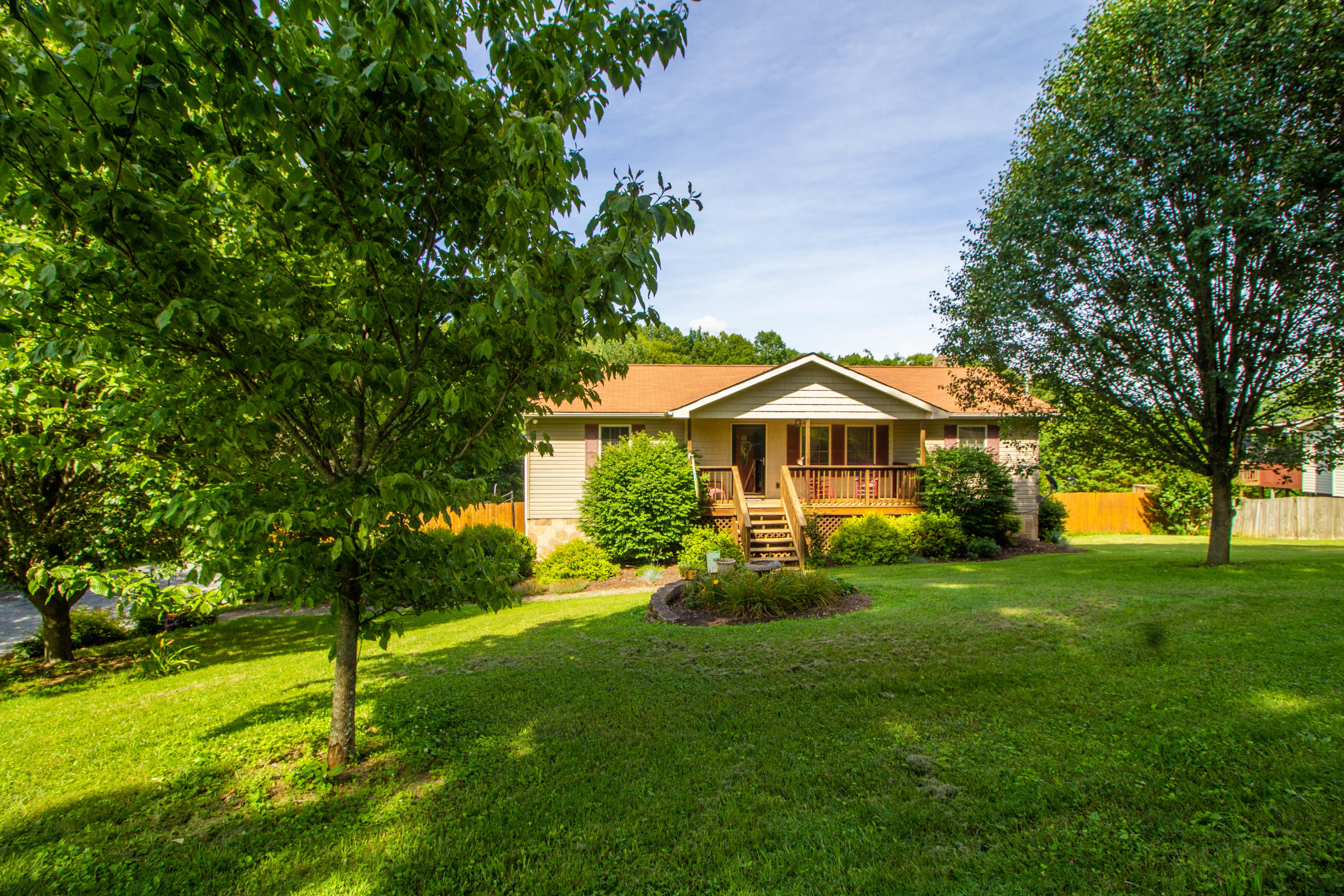 516 East Mountain View Road Corryton, TN 37721 - Photo 2 of 25 IMG_7206