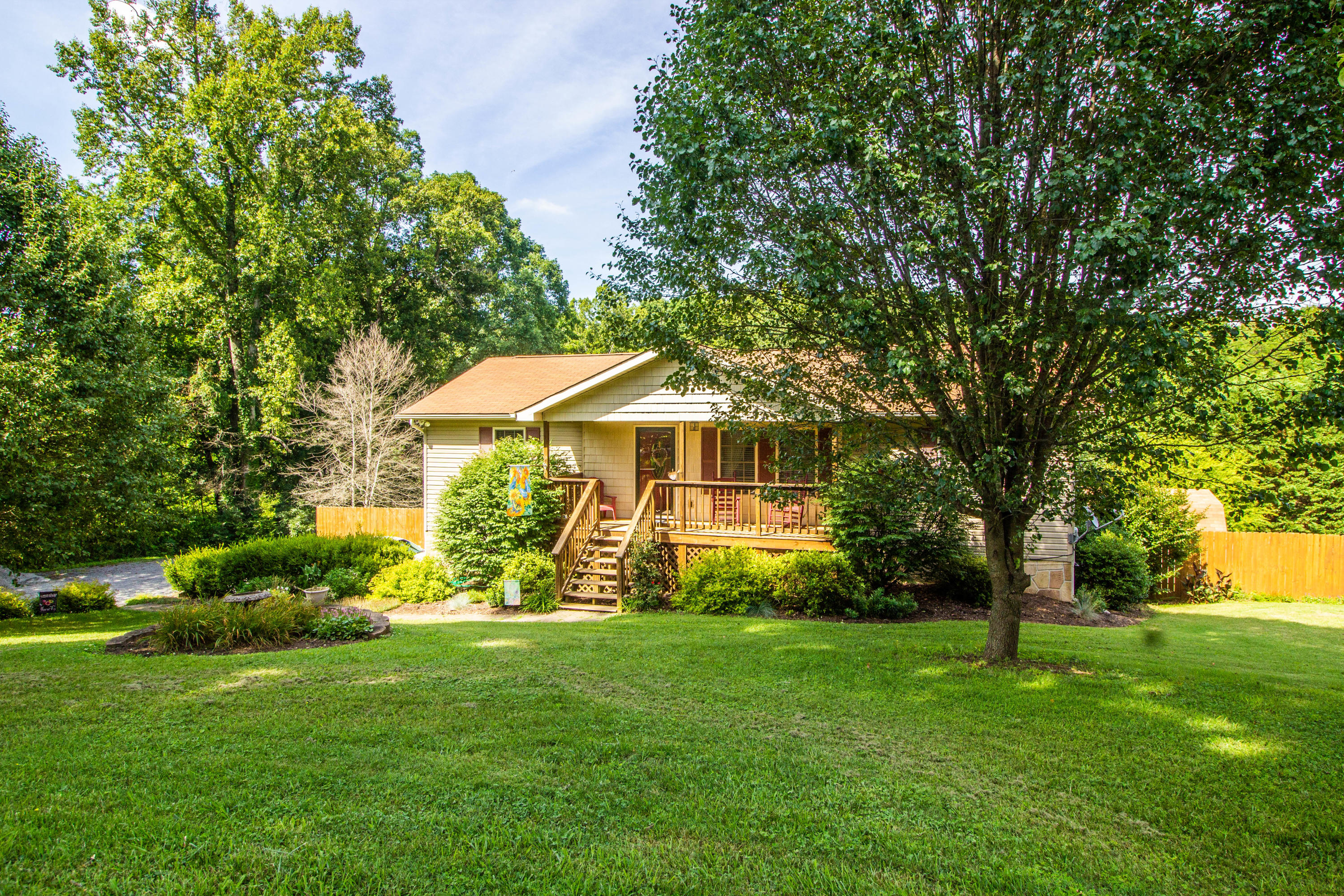 516 East Mountain View Road Corryton, TN 37721 - Photo 3 of 25 IMG_7210