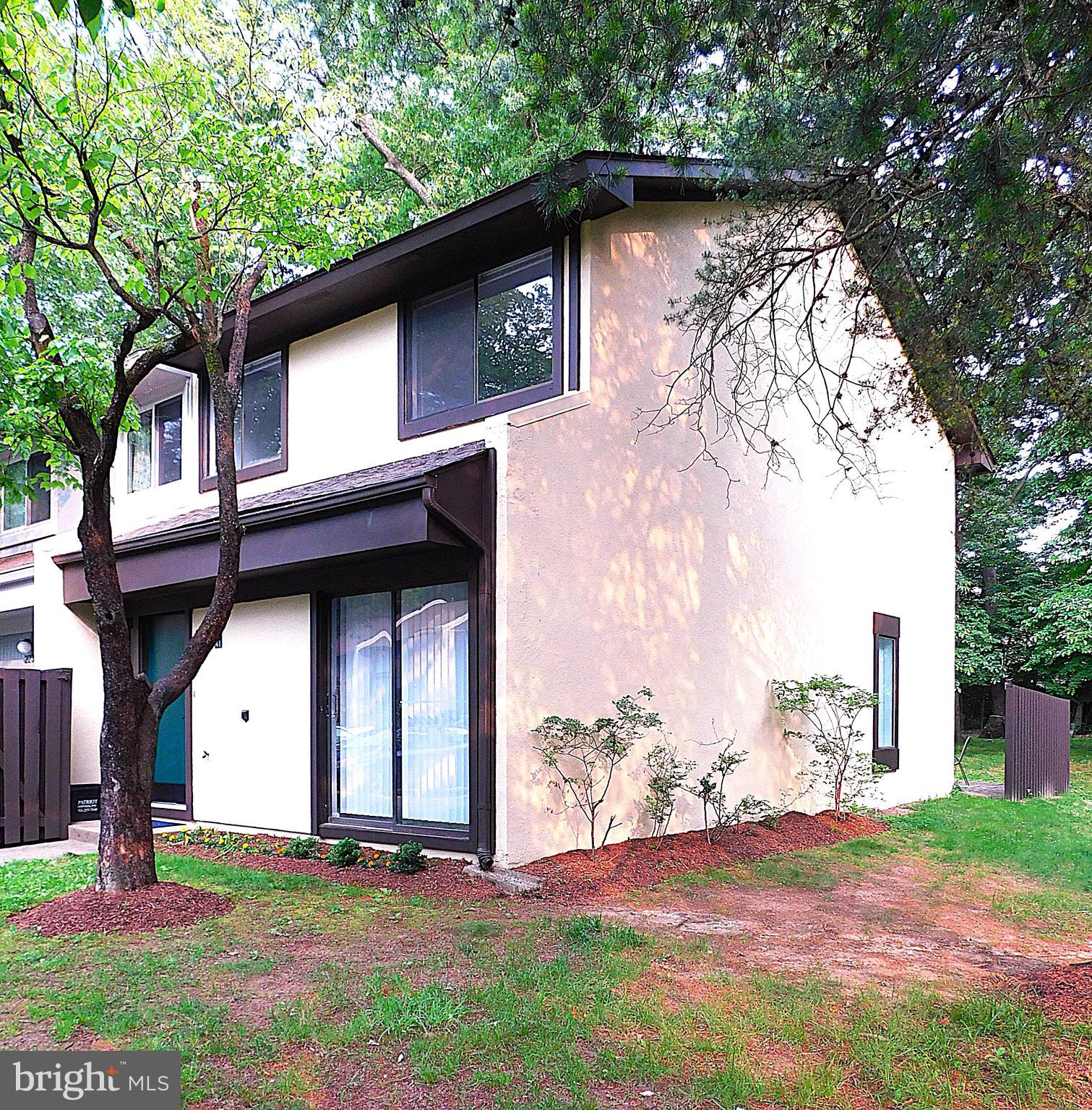 2241 Cartwright Place Reston, VA 20191 - Photo 4 of 40 Spacious end-unit backs to private common area