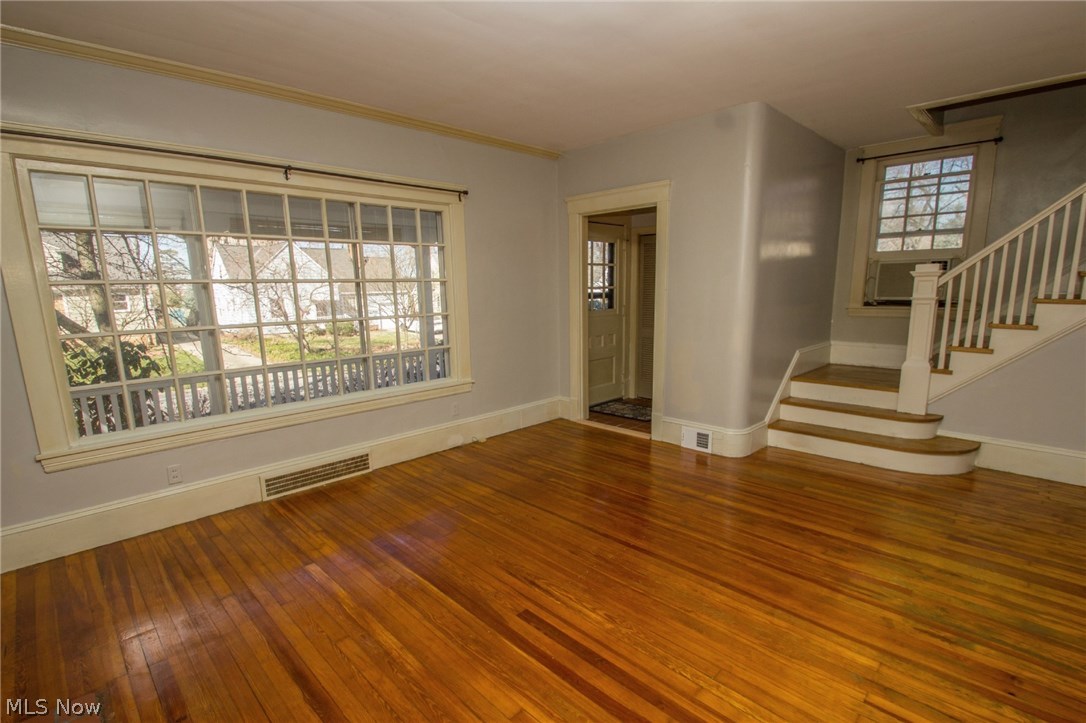 1629 Crest Road Cleveland Heights, OH 44121 - Photo 11 of 29 Split staircase gives dual entries to upstairs.