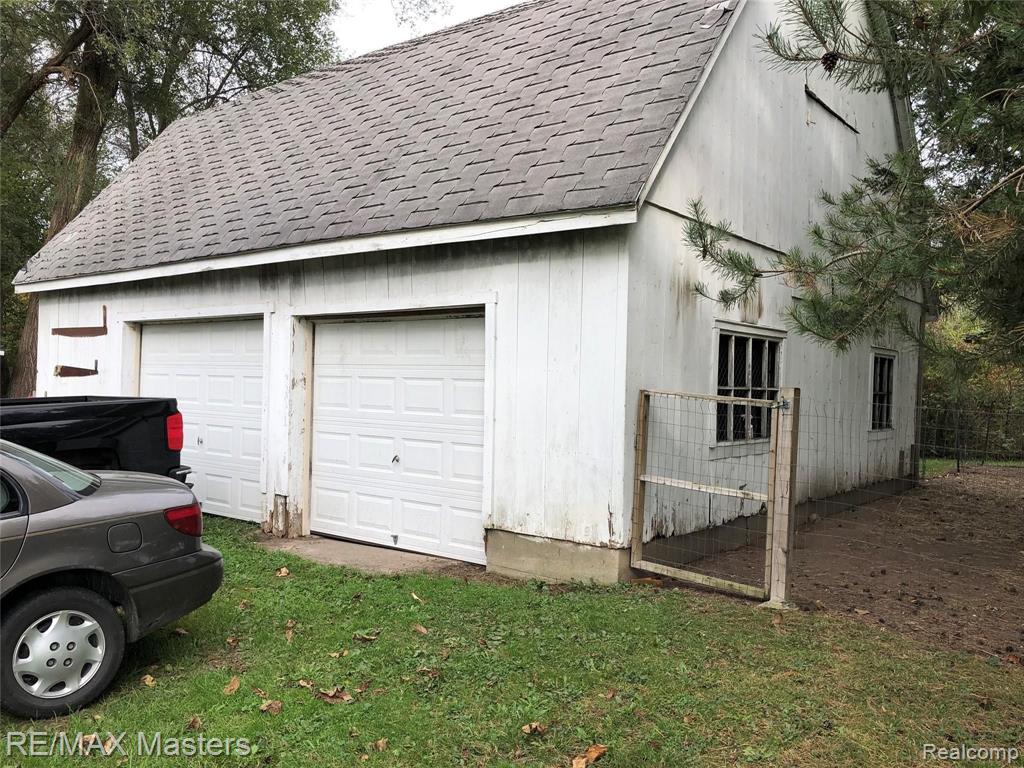 343 East Newburg Road Carleton, MI 48117 - Photo 23 of 34