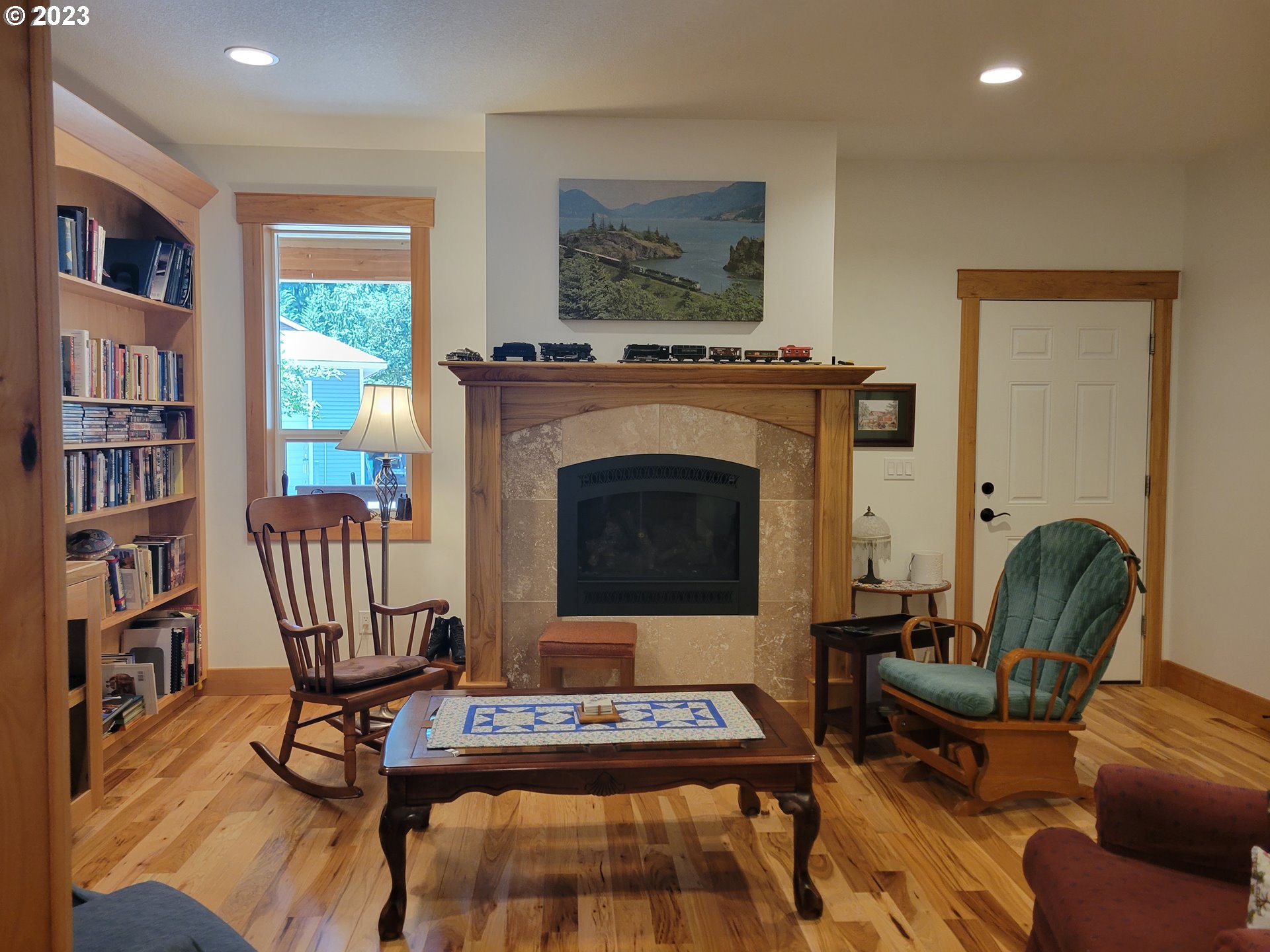 929 1st Falls View Road Stevenson, WA 98648 - Photo 12 of 48 Library