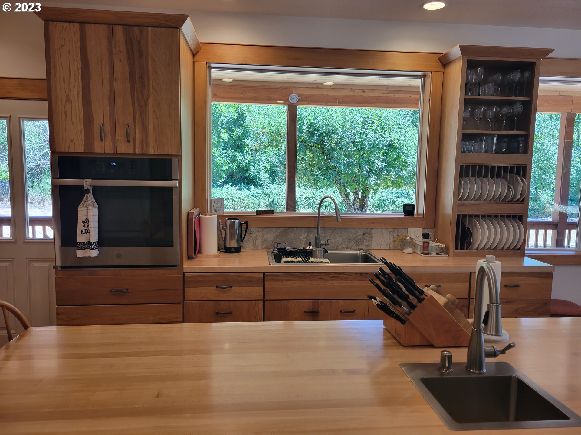 929 1st Falls View Road Stevenson, WA 98648 - Photo 21 of 48 Kitchen/Dining Room