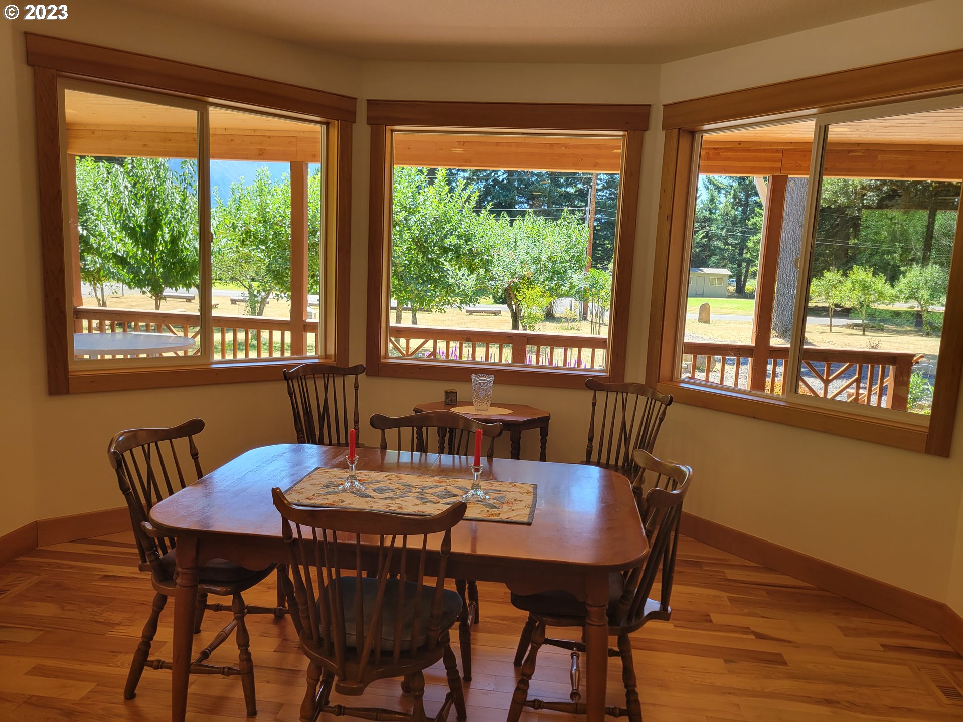 929 1st Falls View Road Stevenson, WA 98648 - Photo 22 of 48 Breakfast Area