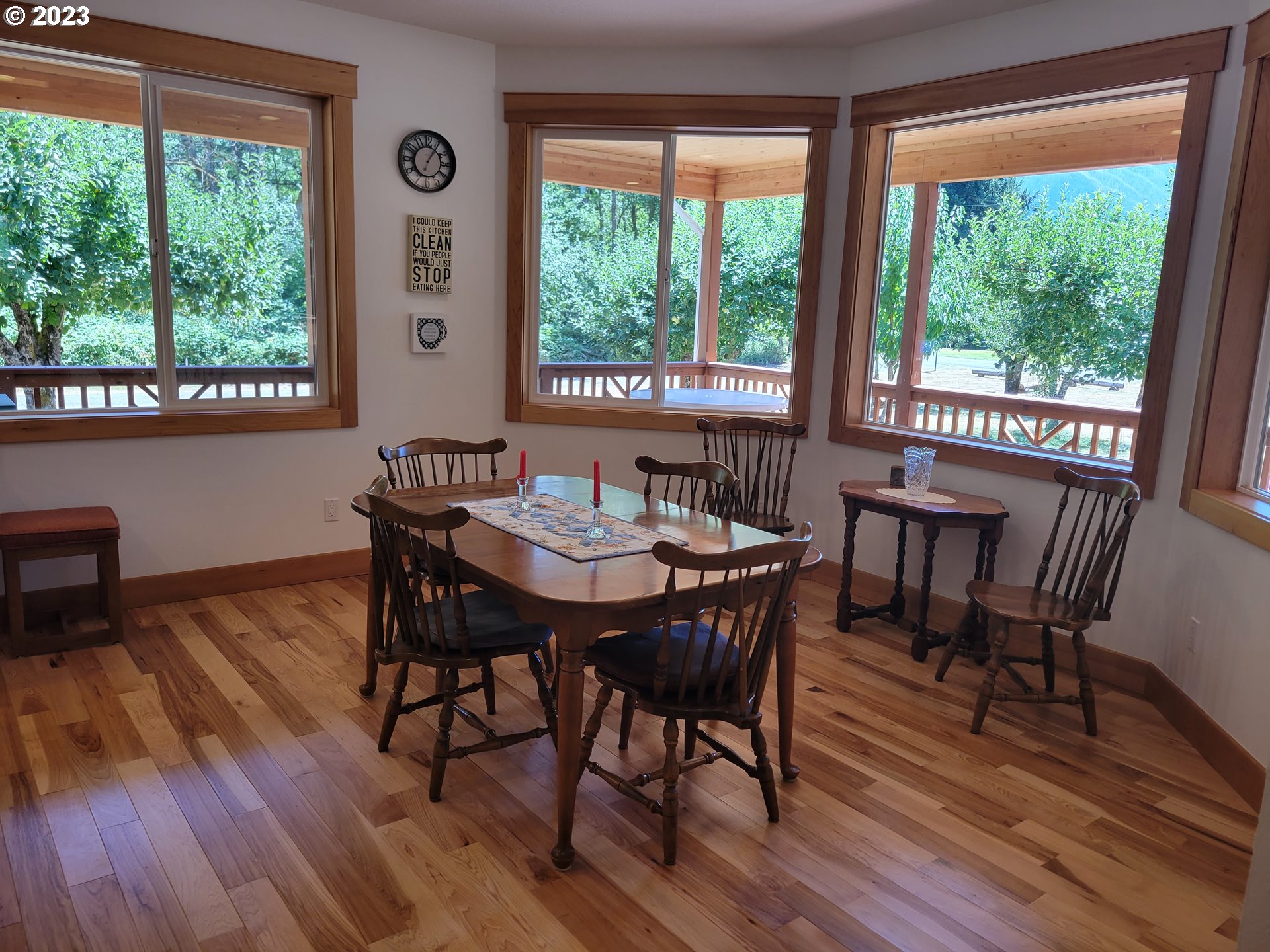 929 1st Falls View Road Stevenson, WA 98648 - Photo 23 of 48 Dining Room