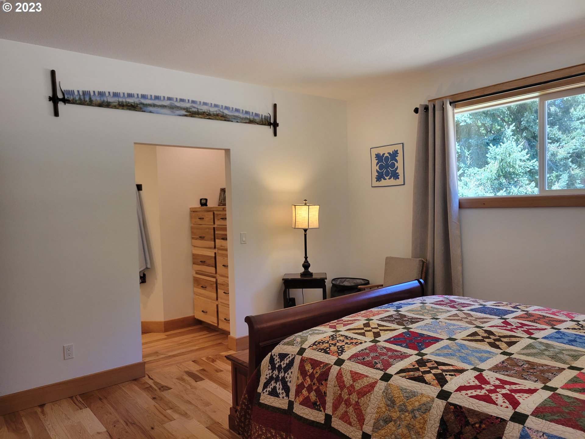 929 1st Falls View Road Stevenson, WA 98648 - Photo 26 of 48 Bedroom, Owner's Suite