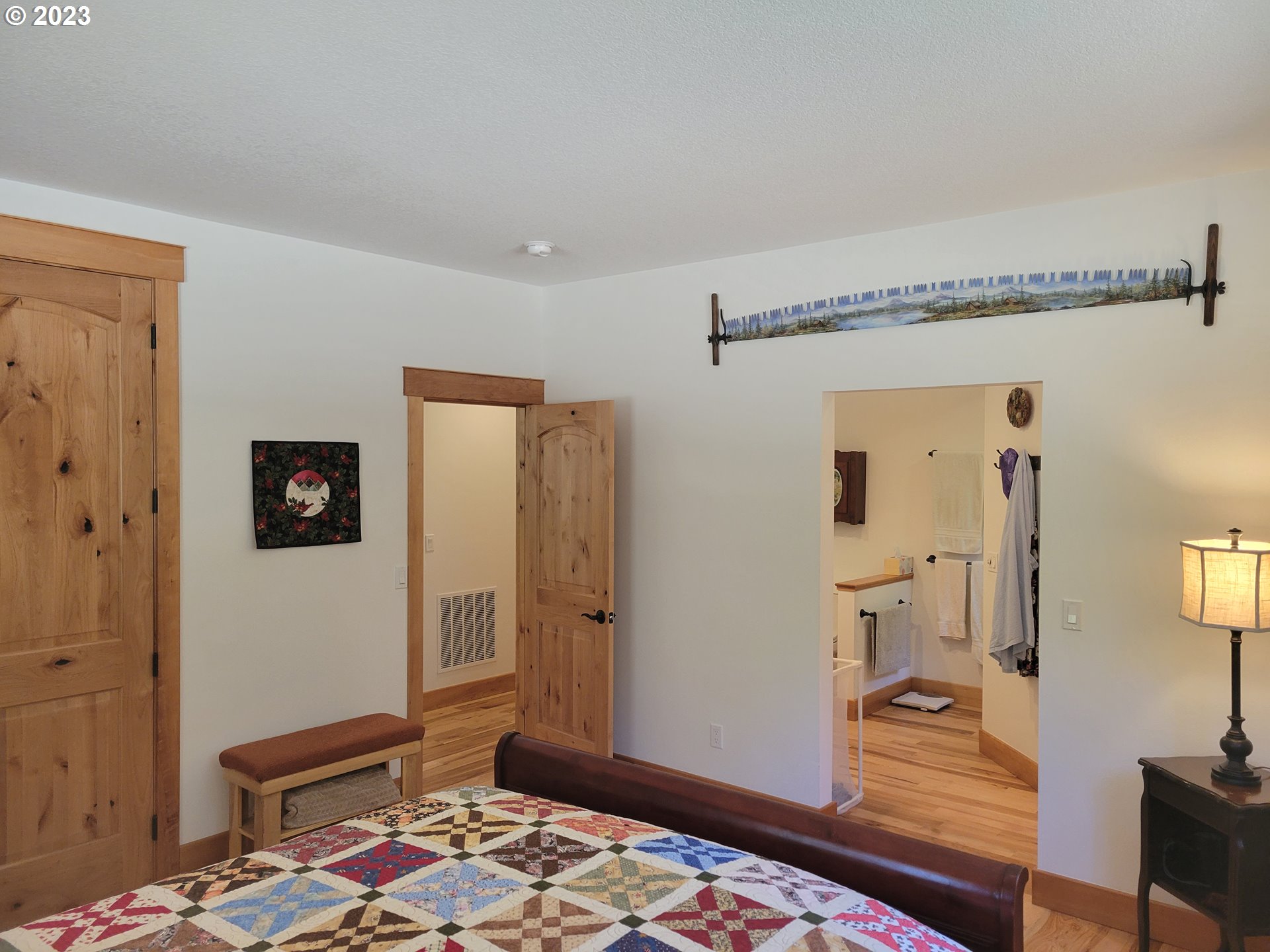 929 1st Falls View Road Stevenson, WA 98648 - Photo 27 of 48 Bedroom, Owner's Suite