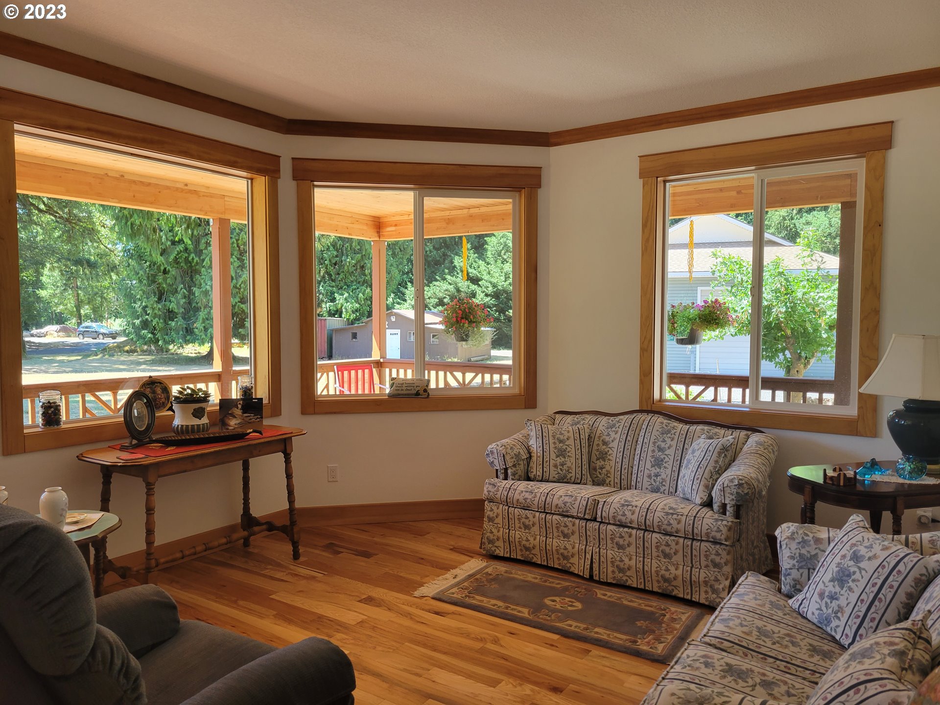 929 1st Falls View Road Stevenson, WA 98648 - Photo 8 of 48 Living Room