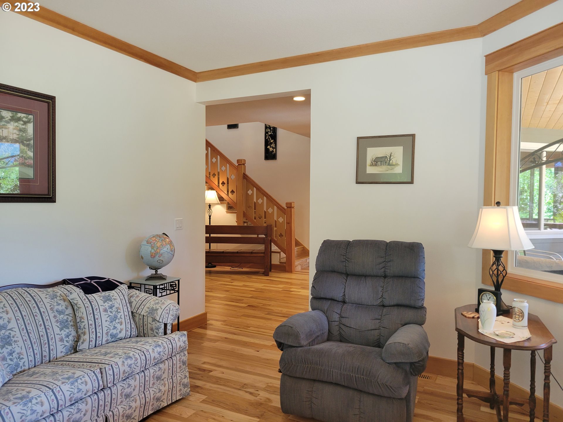 929 1st Falls View Road Stevenson, WA 98648 - Photo 9 of 48 Living Room