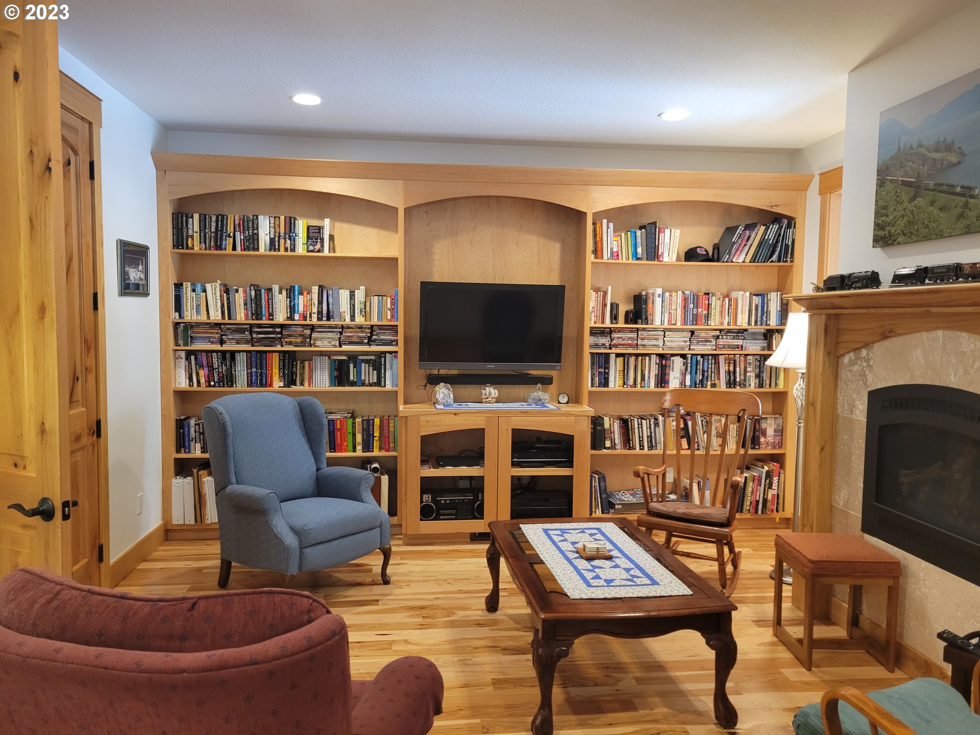 929 1st Falls View Road Stevenson, WA 98648 - Photo 10 of 48 Library