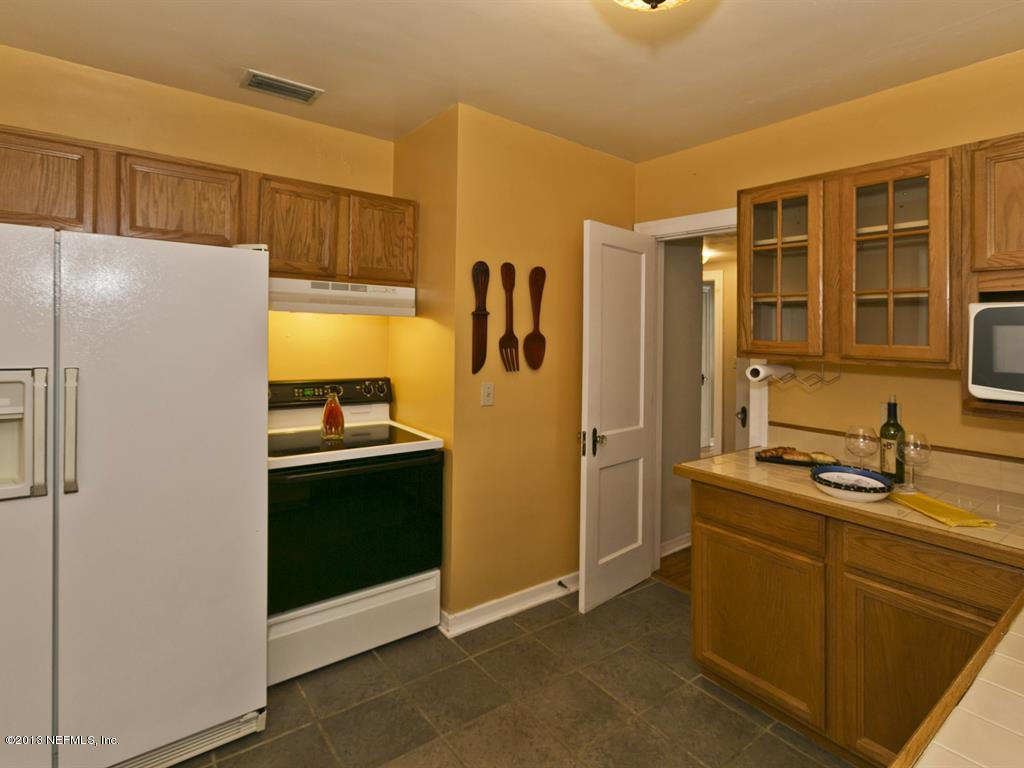 4030 Dover Road Jacksonville, FL 32207 - Photo 8 of 21 a kitchen with stainless steel appliances a refrigerator and a sink