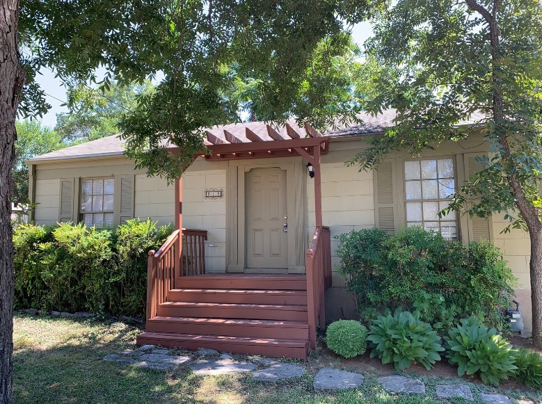 819 East 31st Street Austin, TX 78705 - Photo 1 of 19 a front view of a house with a yard