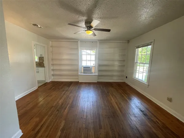 $2,700 | 819 East 31st Street, Austin, TX 78705