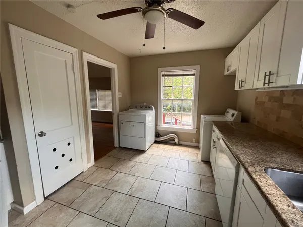 $2,700 | 819 East 31st Street, Austin, TX 78705