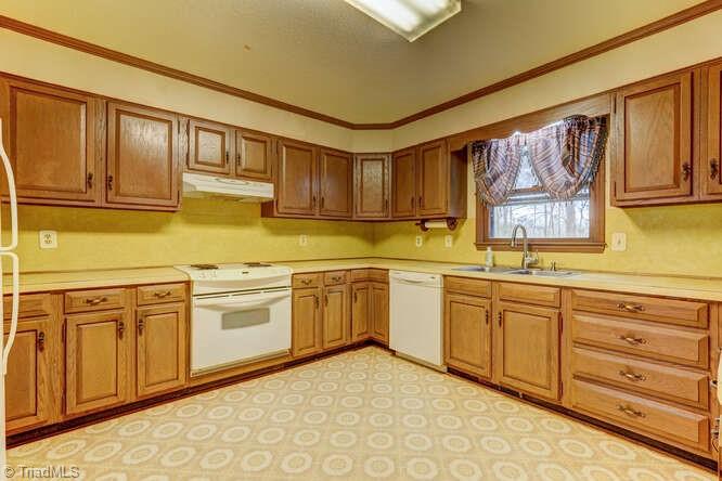 831 Wiley Lewis Road Greensboro, NC 27406 - Photo 8 of 20 Kitchen