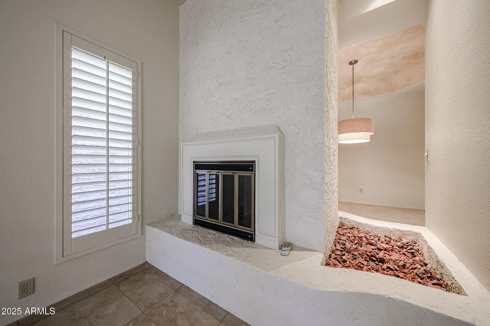 7834 East Ocotillo Road Scottsdale, AZ 85250 - Photo 31 of 47 a view of livingroom with window