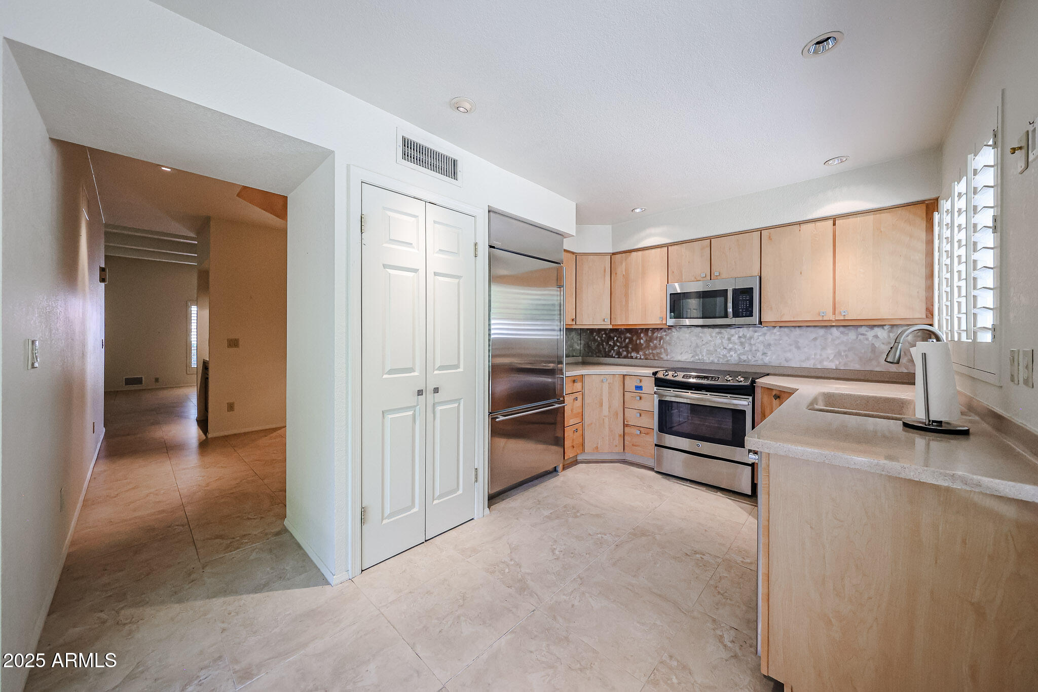 7834 East Ocotillo Road Scottsdale, AZ 85250 - Photo 5 of 47 a kitchen with granite countertop a refrigerator and a stove top oven