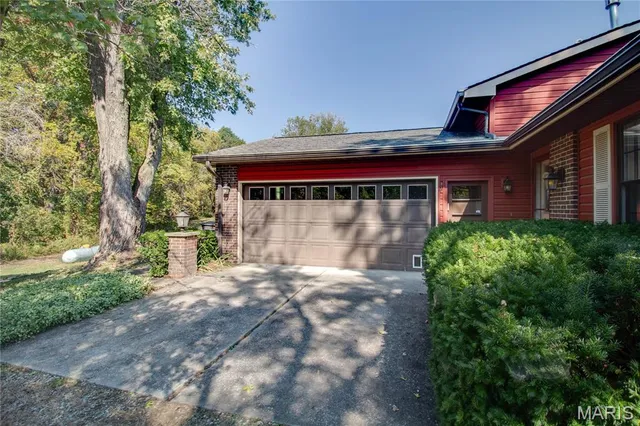 $330,000 | 23850 Green Acres Road, Dow, IL 62022