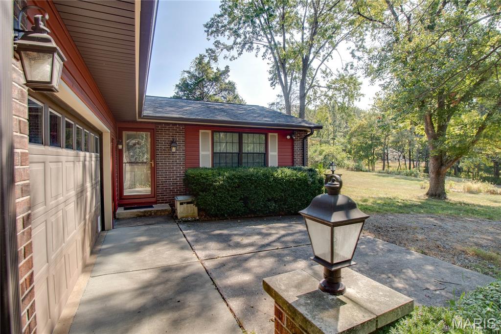 23850 Green Acres Road Dow, IL 62022 - Photo 13 of 58