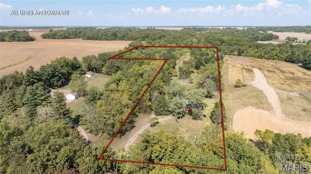$330,000 | 23850 Green Acres Road, Dow, IL 62022