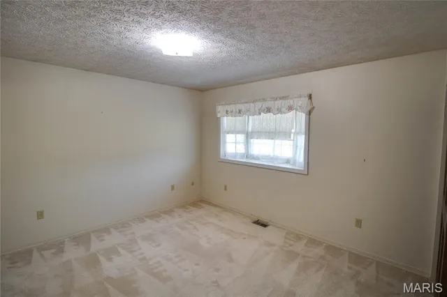 $330,000 | 23850 Green Acres Road, Dow, IL 62022