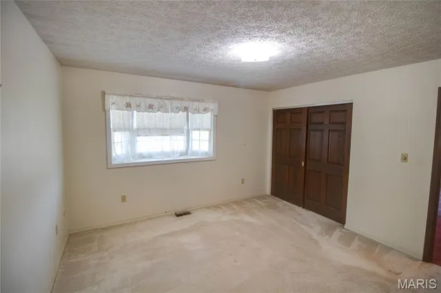 $330,000 | 23850 Green Acres Road, Dow, IL 62022