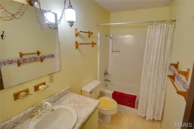 $330,000 | 23850 Green Acres Road, Dow, IL 62022