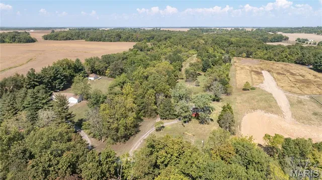 $330,000 | 23850 Green Acres Road, Dow, IL 62022