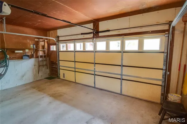 $330,000 | 23850 Green Acres Road, Dow, IL 62022