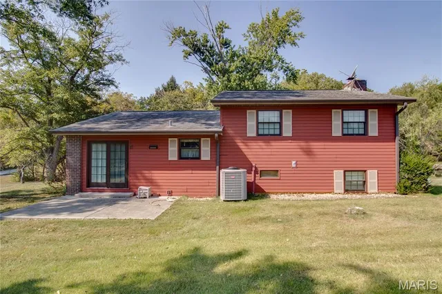 $330,000 | 23850 Green Acres Road, Dow, IL 62022