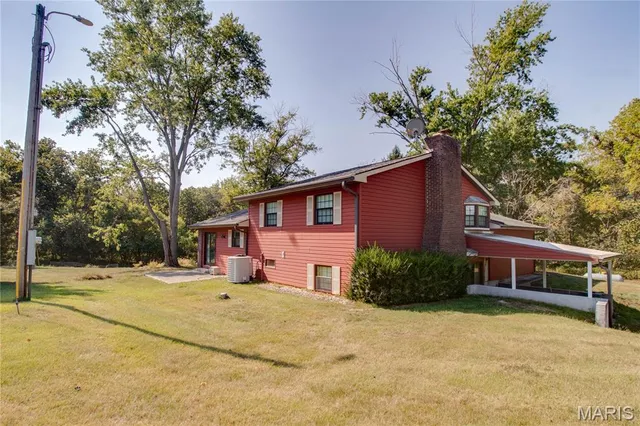 $330,000 | 23850 Green Acres Road, Dow, IL 62022