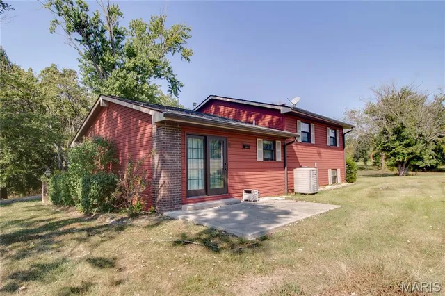 $330,000 | 23850 Green Acres Road, Dow, IL 62022