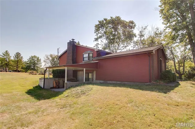 $330,000 | 23850 Green Acres Road, Dow, IL 62022