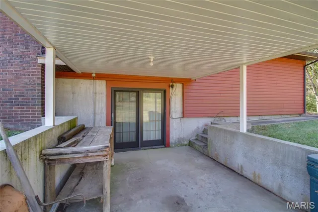 $330,000 | 23850 Green Acres Road, Dow, IL 62022