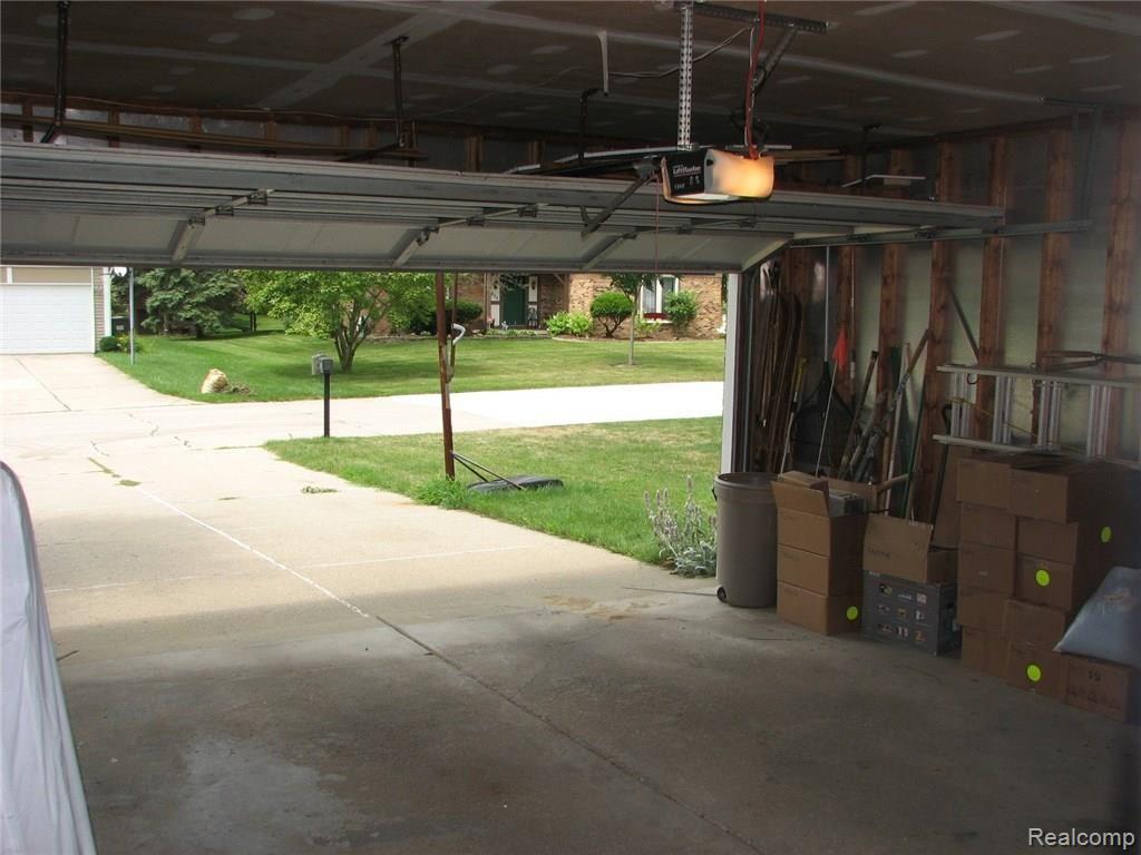 823 Hadley Road Rochester Hills, MI 48307 - Photo 19 of 53