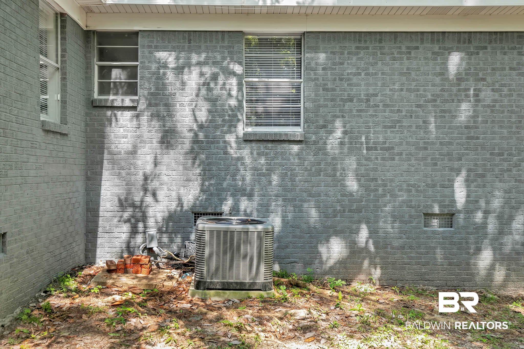3304 Armond Drive Mobile, AL 36605 - Photo 49 of 62 Exterior view of brick siding