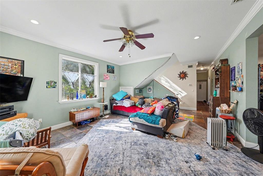 209 Dennison Road Lutz, FL 33549 - Photo 5 of 35