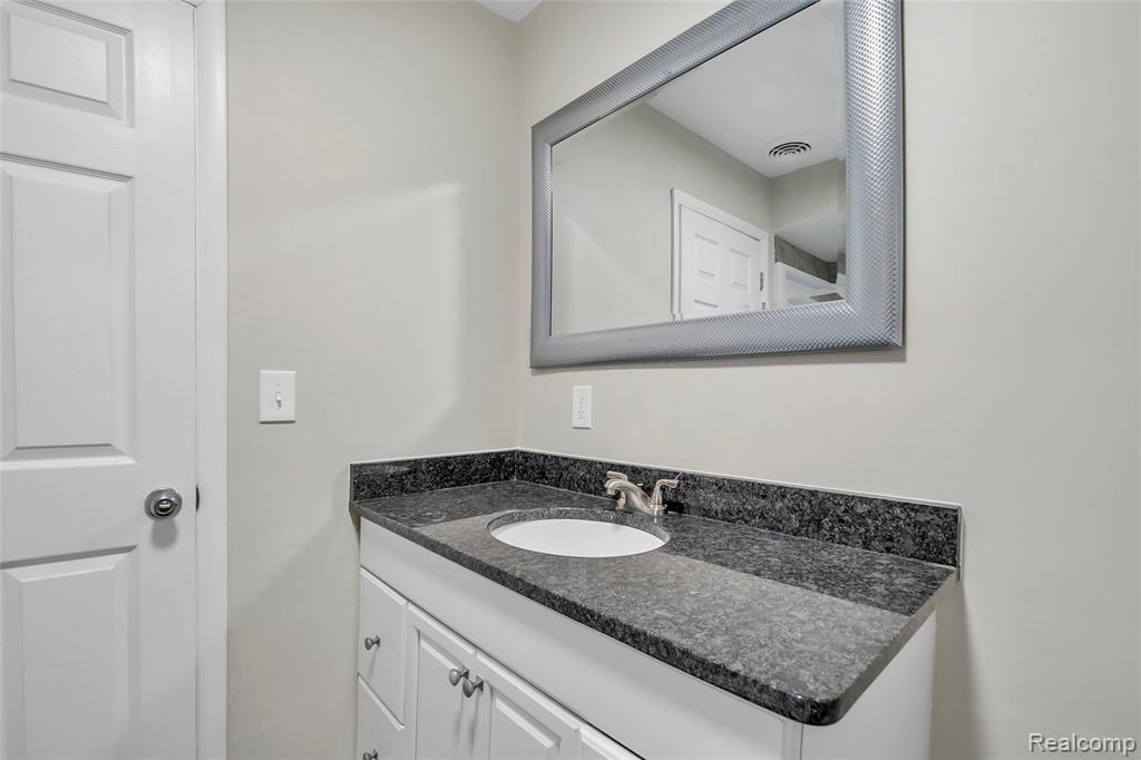 17980 Savage Road Belleville, MI 48111 - Photo 14 of 40