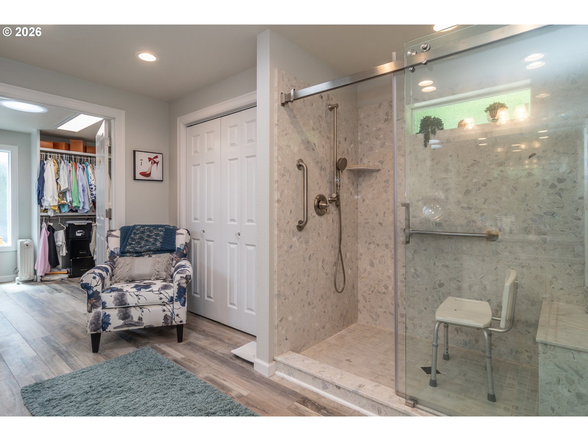 562 Valley Road Roseburg, OR 97471 - Photo 31 of 48 Attached Bathroom #2