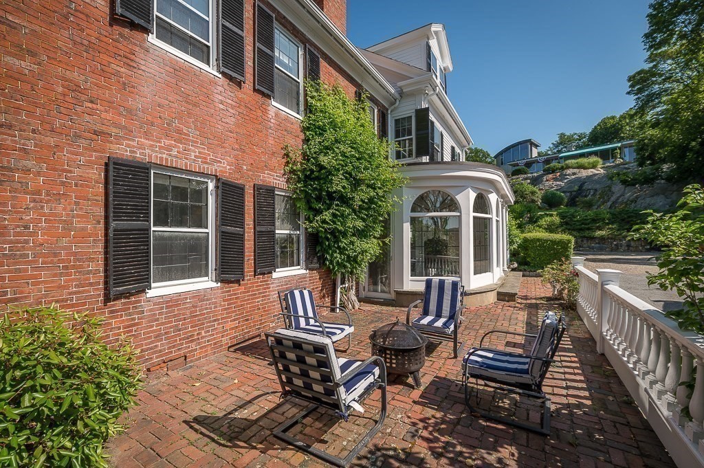 18 Union Street Manchester, MA 01944 - Photo 5 of 38