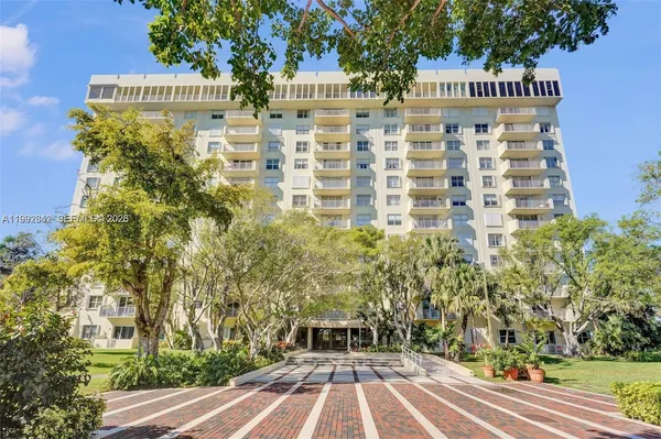 $2,200 | 11111 Biscayne Boulevard, Unit 7E, Miami, FL 33181