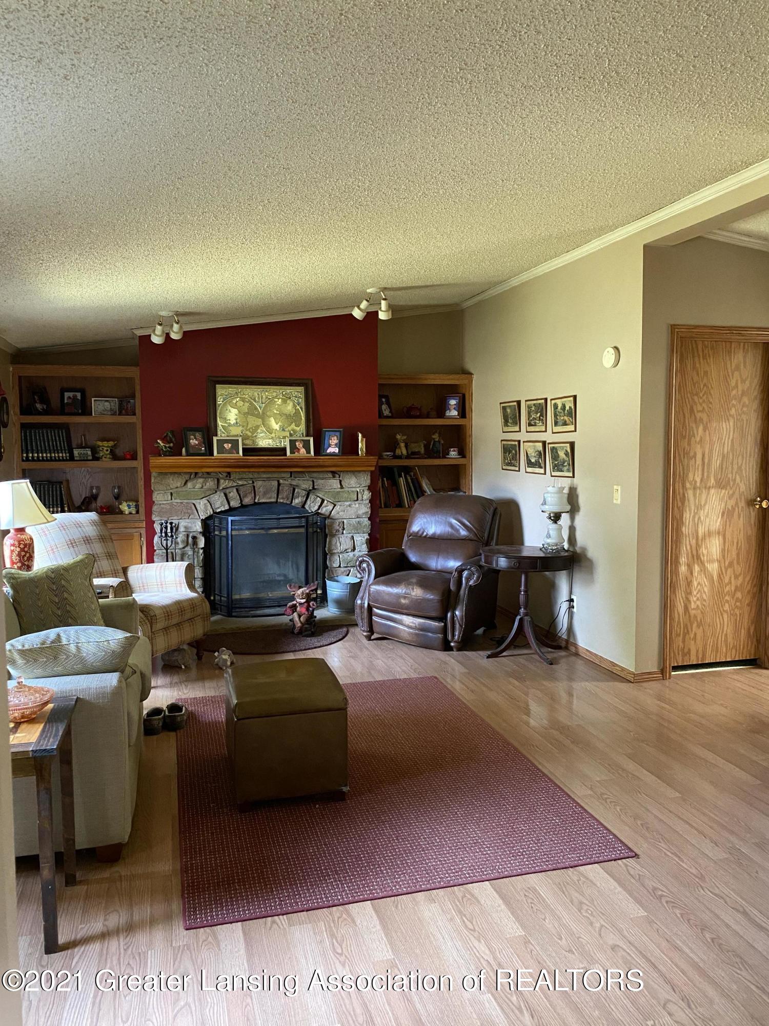 12422 South Cork Road Morrice, MI 48857 - Photo 7 of 27 Living Room