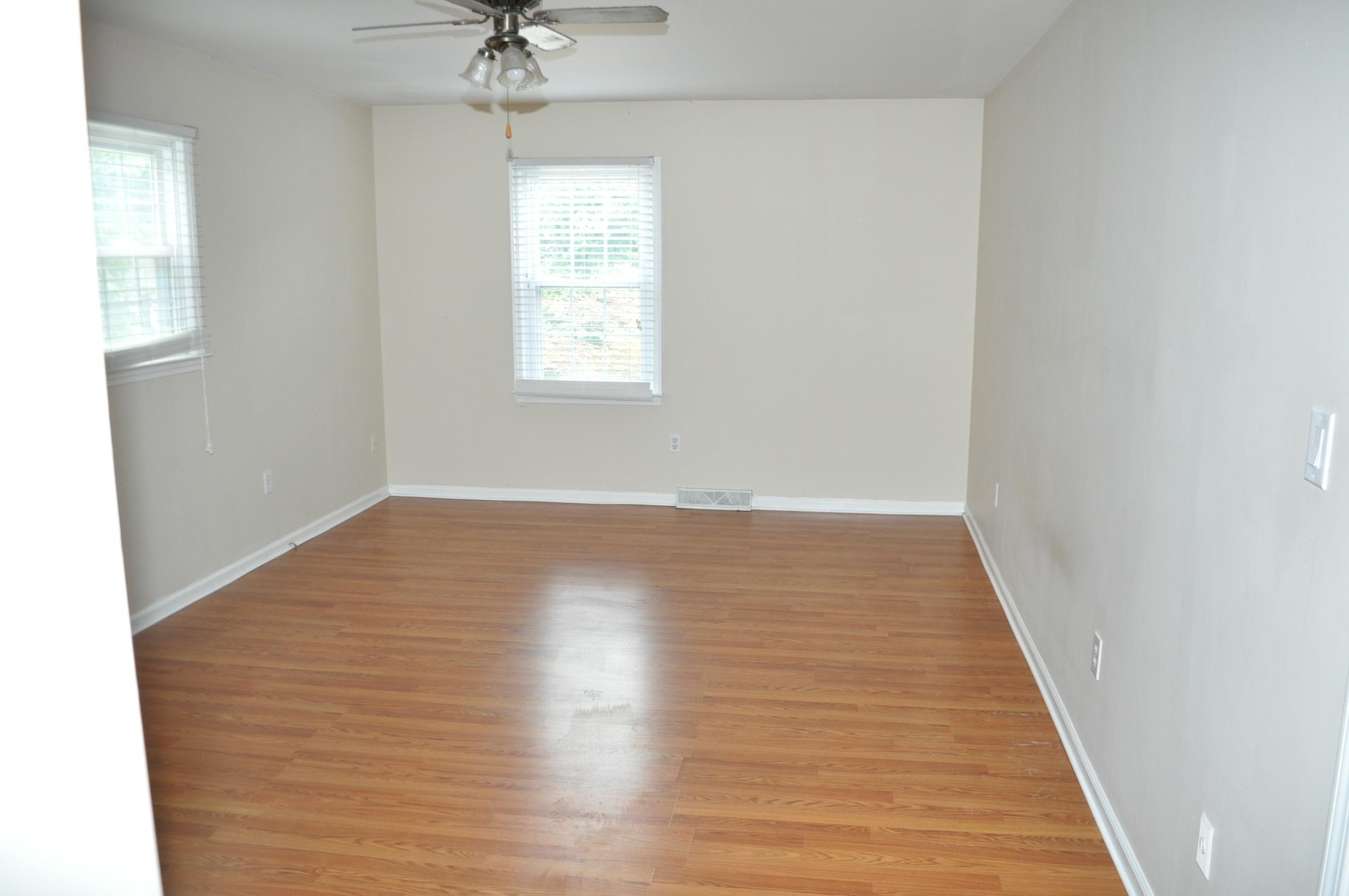 6111 Burnham Road Roanoke, VA 24018 - Photo 11 of 14 DSC_0653