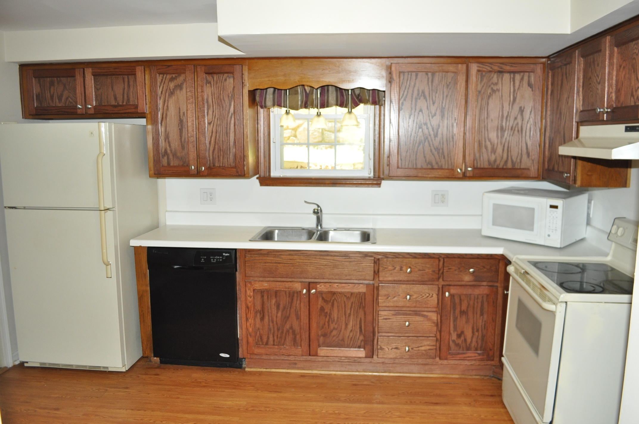 6111 Burnham Road Roanoke, VA 24018 - Photo 3 of 14 DSC_0636