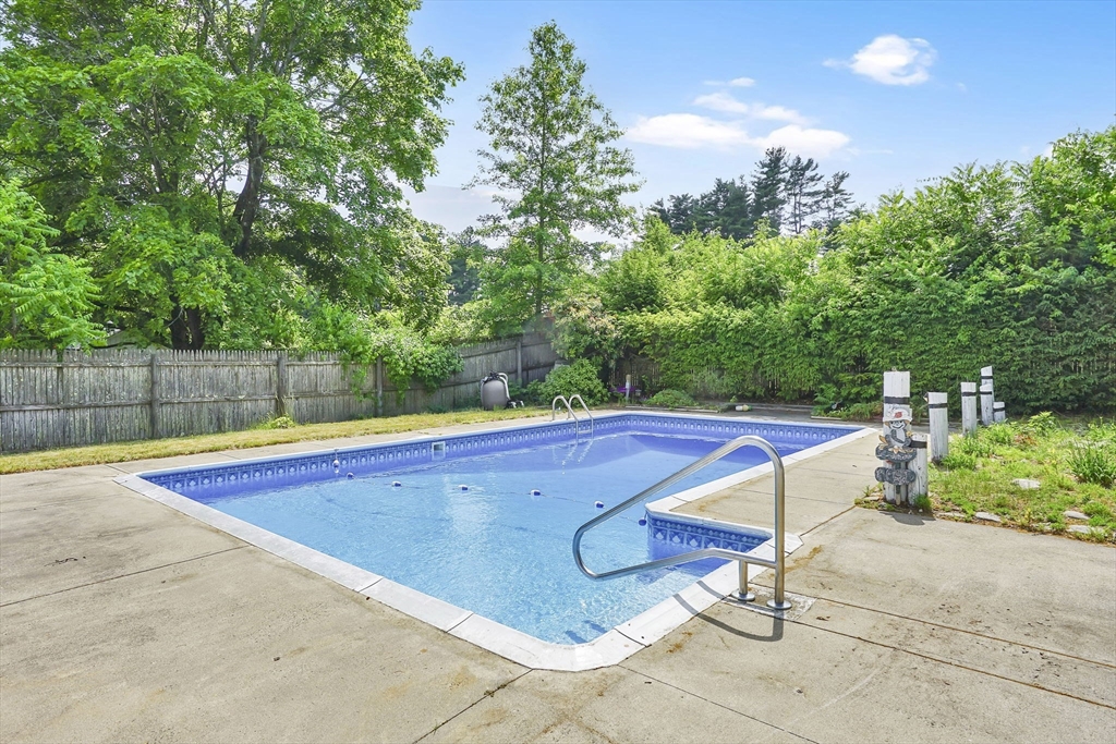 135 Bulat Drive Springfield, MA 01129 - Photo 6 of 42