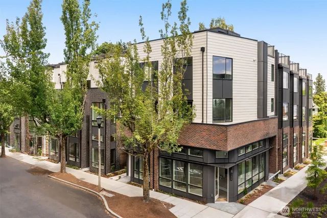 $799,000 | 1110 B 34th Avenue, Seattle, WA 98122